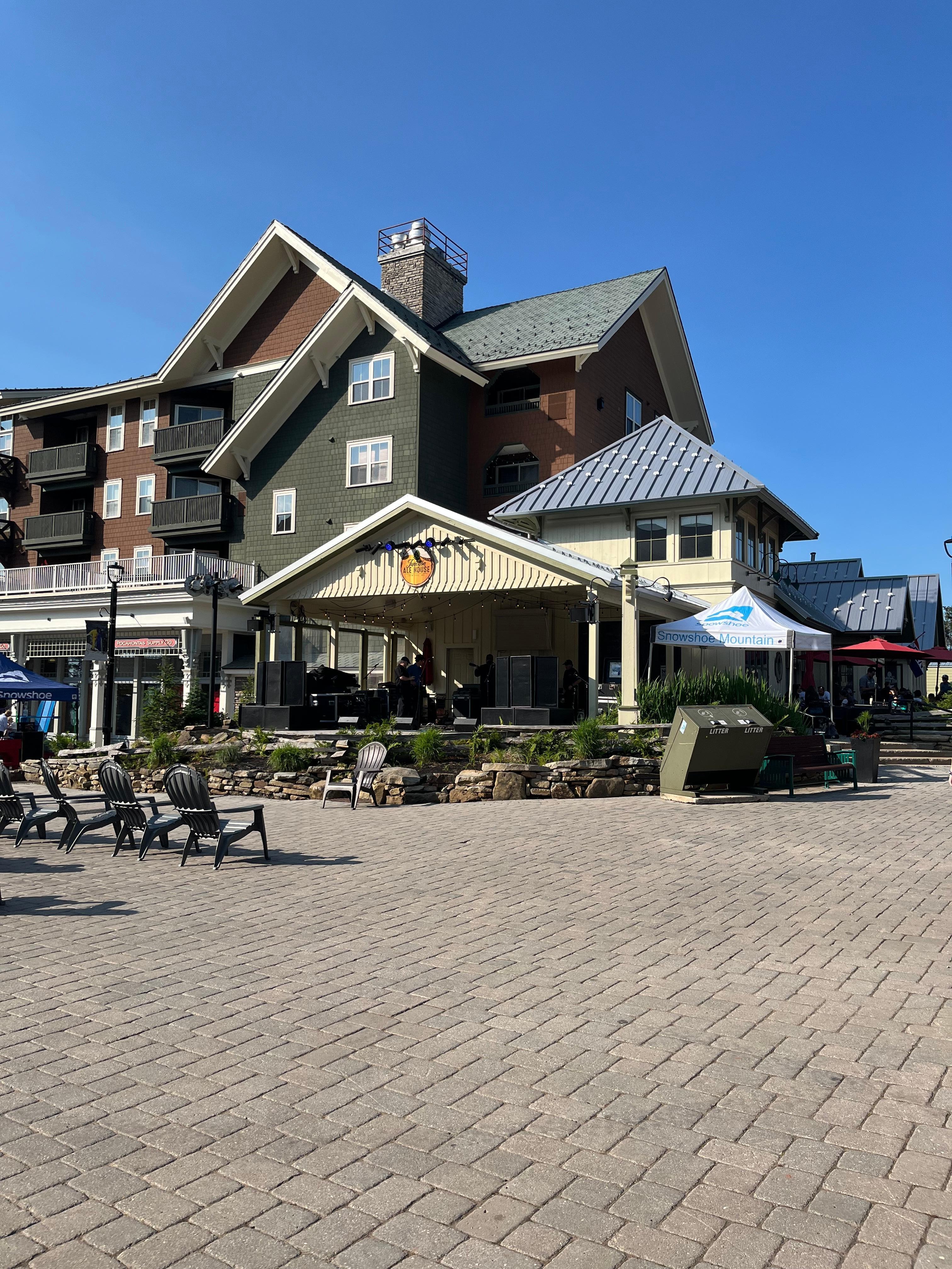 Live music right outside was sooooo nice!