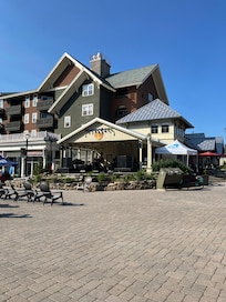 Live music right outside was sooooo nice!