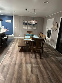 Additional areas to eat (kitchen table or by the long kitchen island).