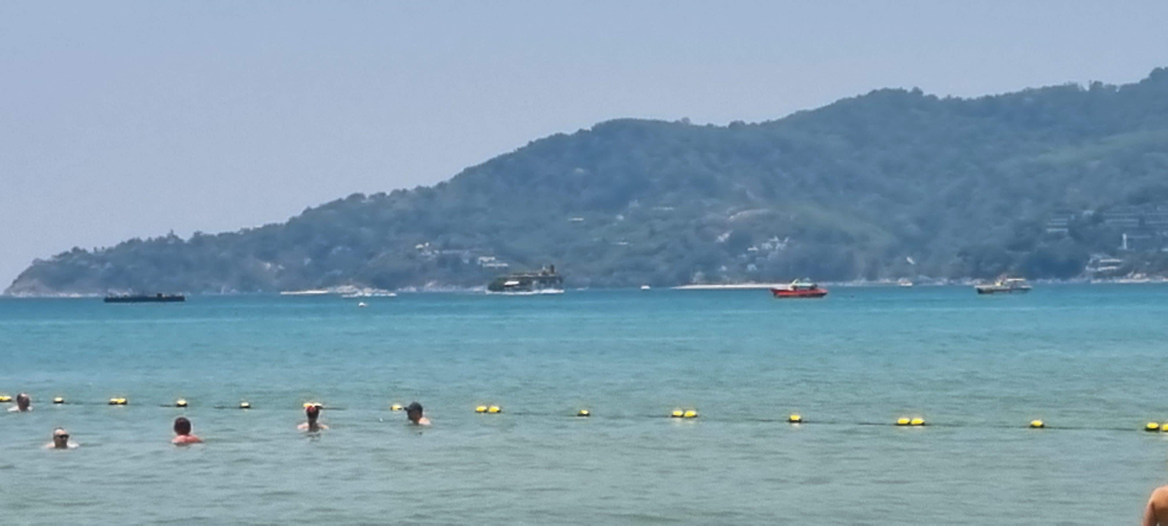 Paton Beach 2 min walk.