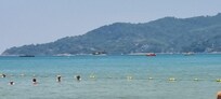Paton Beach 2 min walk.