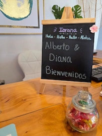 Nos tenían letrero con recibimiento