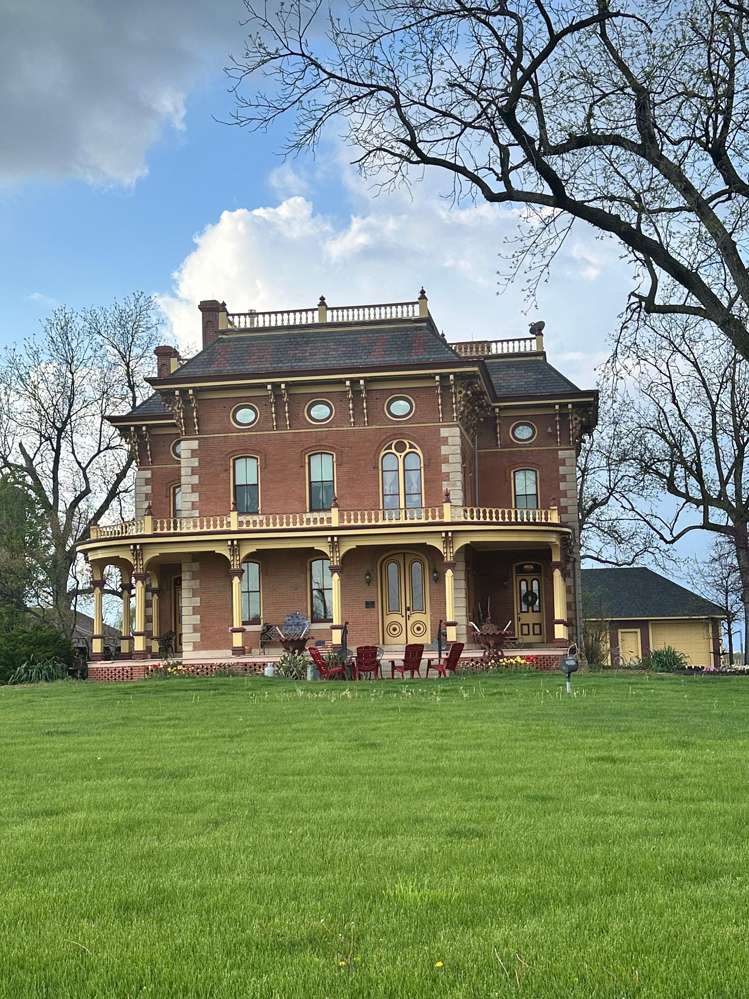 The Pella Mansion from the front.