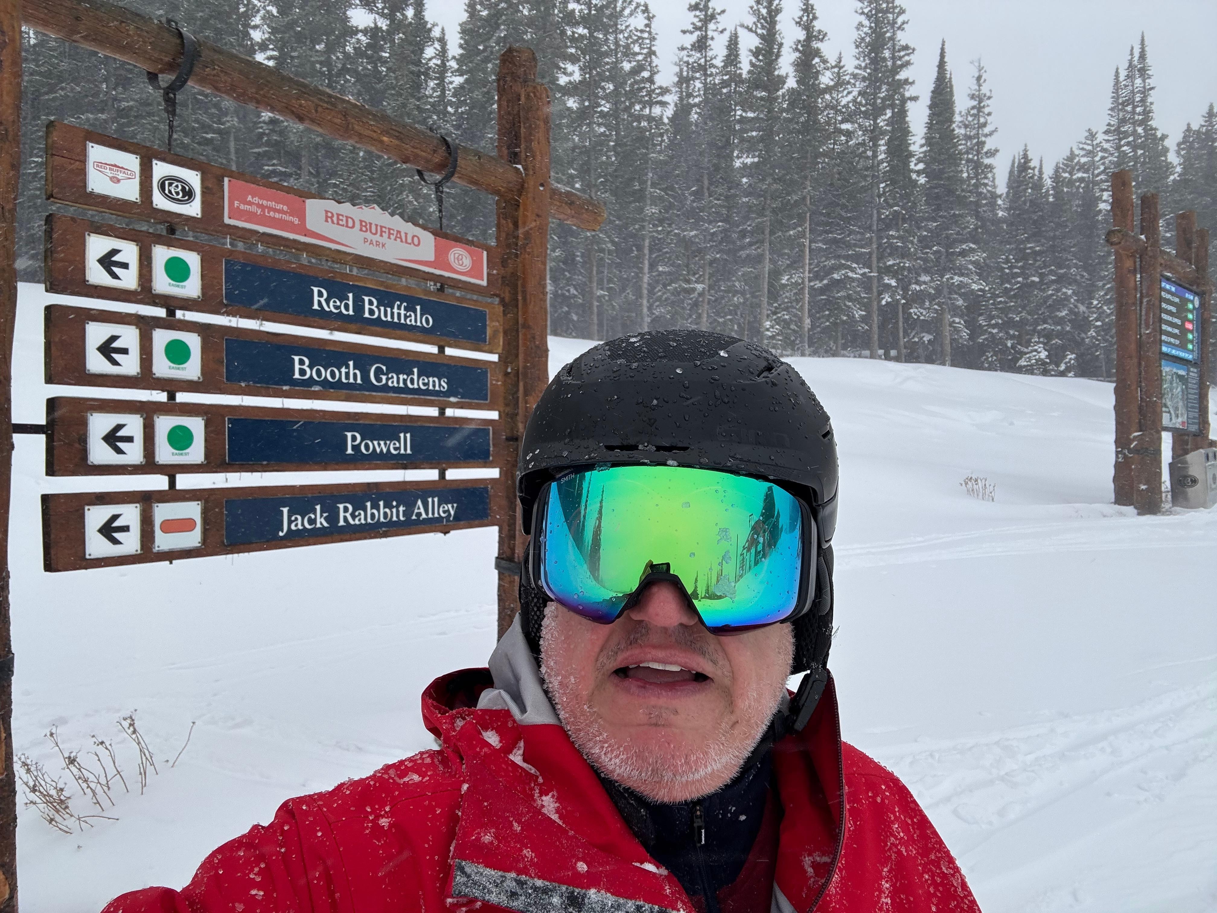 The condo can be ski out to the gondola/lift to get to the top of the mountain 