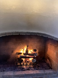 Feu de camp en soirée