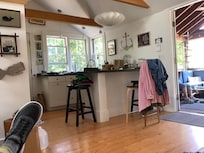 The comfortable kitchen. Some competitive Skip-Bo was played on the peninsula.