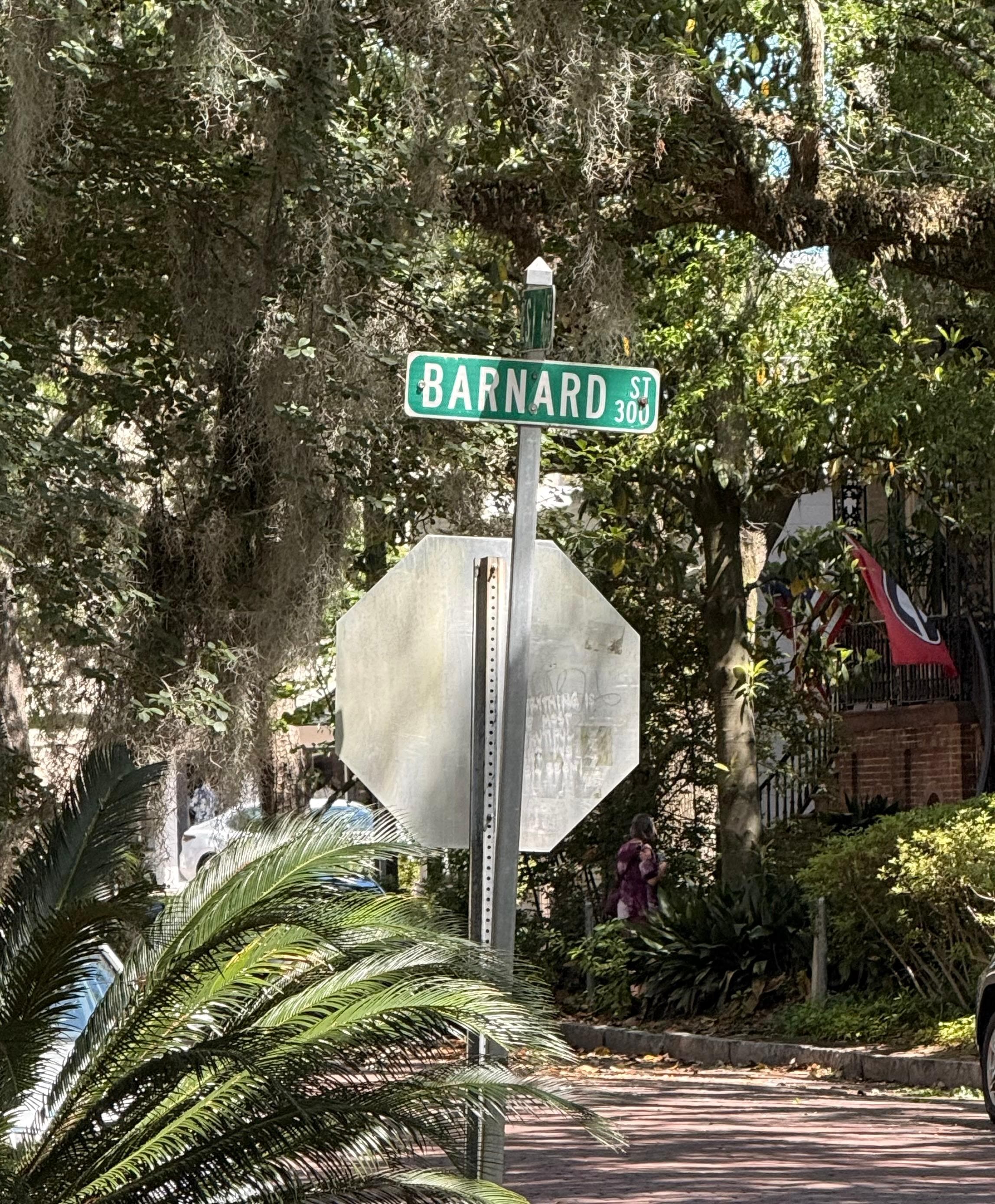 Just stay on Barnard and follow this to downtown. 
