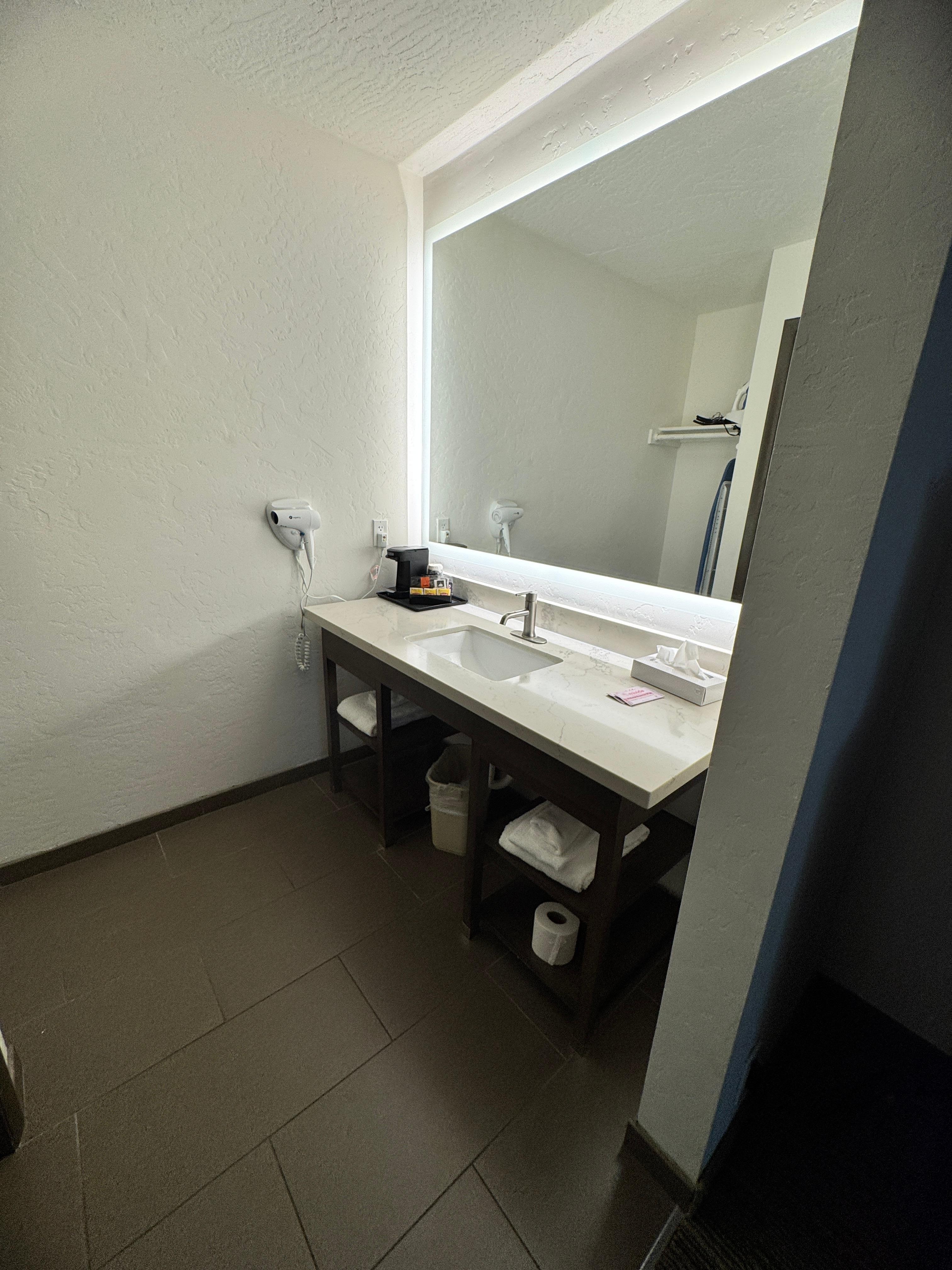 Nice bright bathroom space