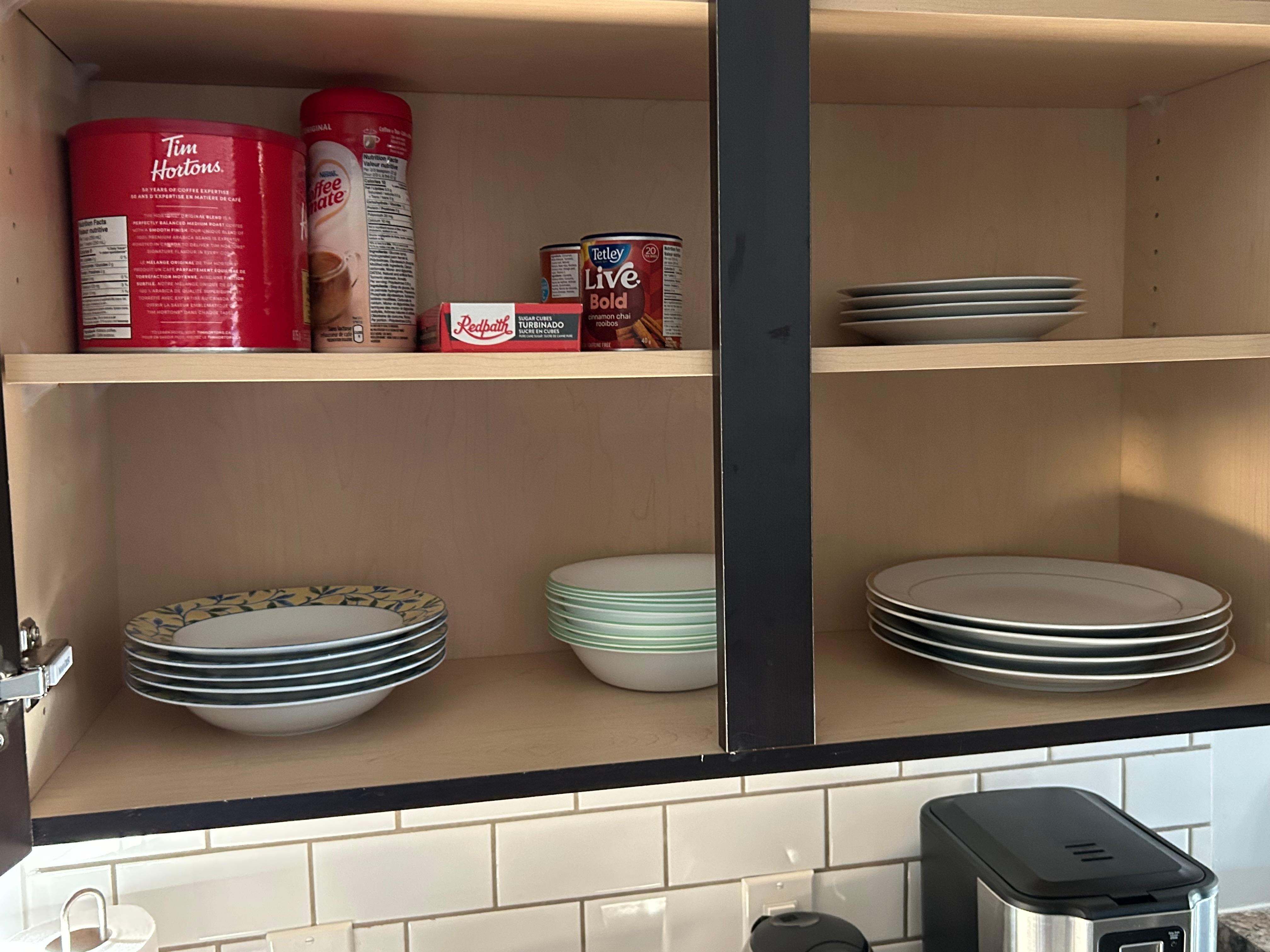 Set of 4 dishes but house says its is for 6+ people. 