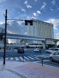 周辺に食事する場所は沢山あります。