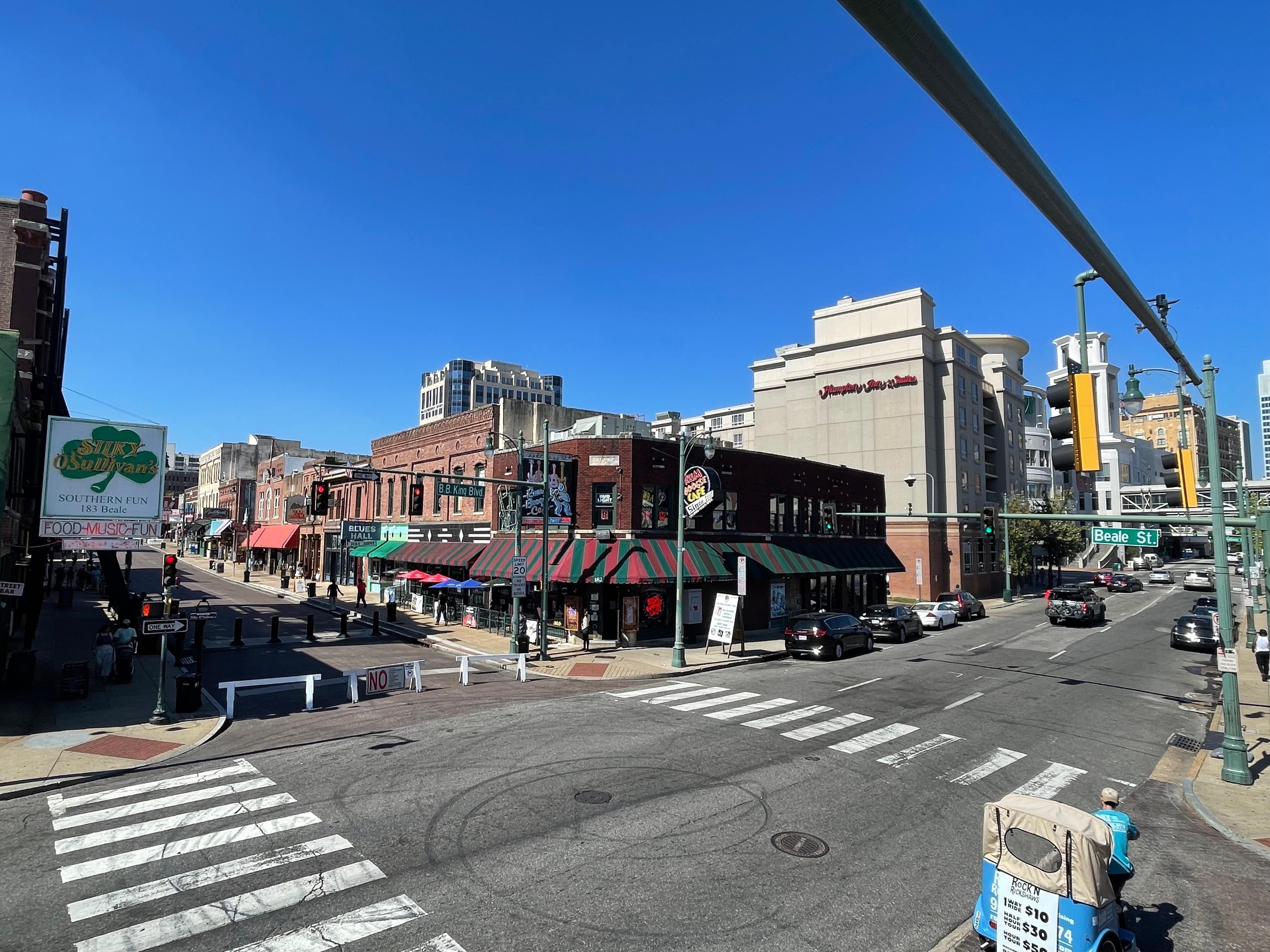 A view of both Beale street and the Hampton Inn from a restaurant patio.
