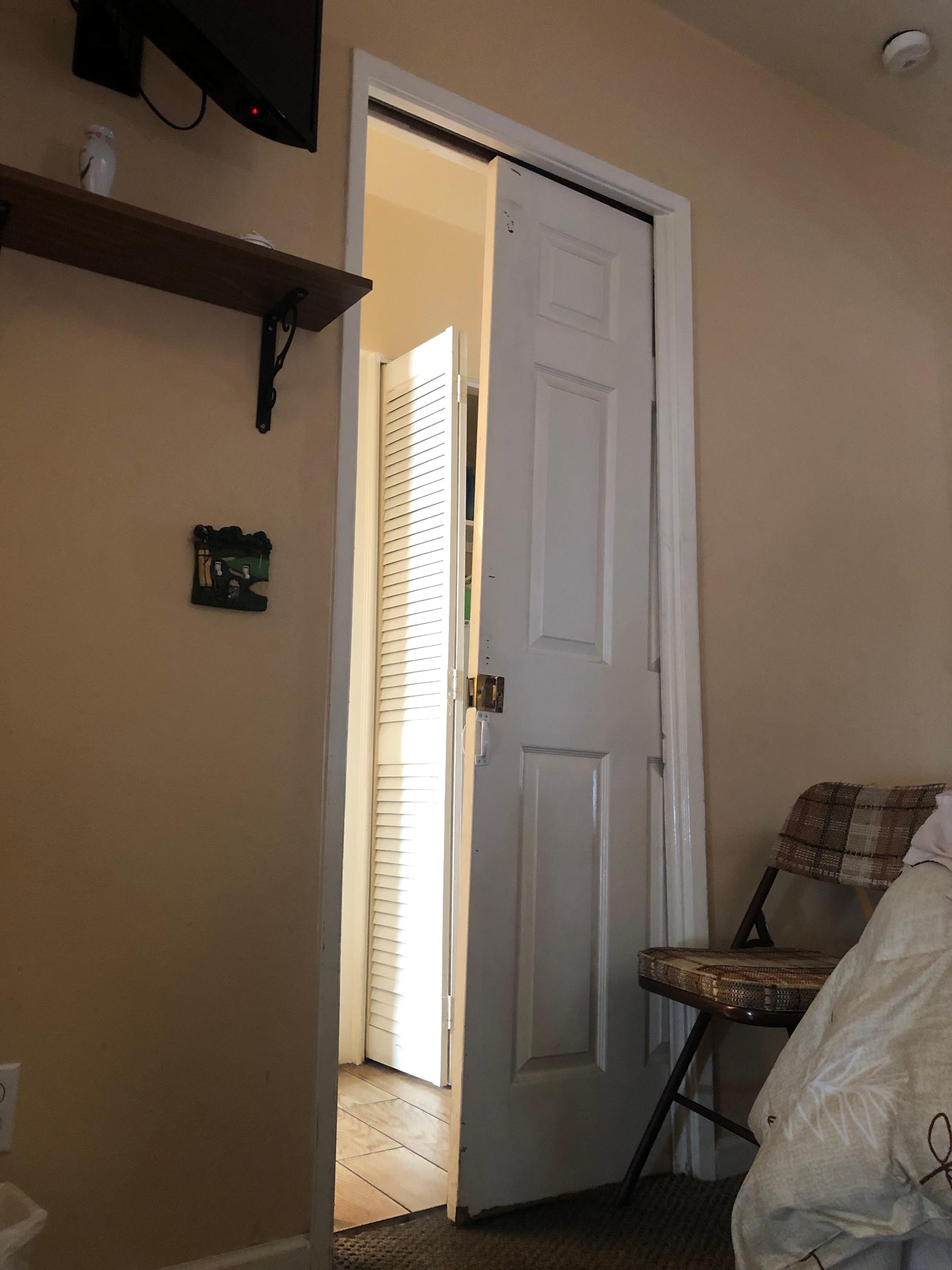 the rear bracket that the door hangs on is broken so you have to lift up the door to move it.  bit awkward to do in middle of night 