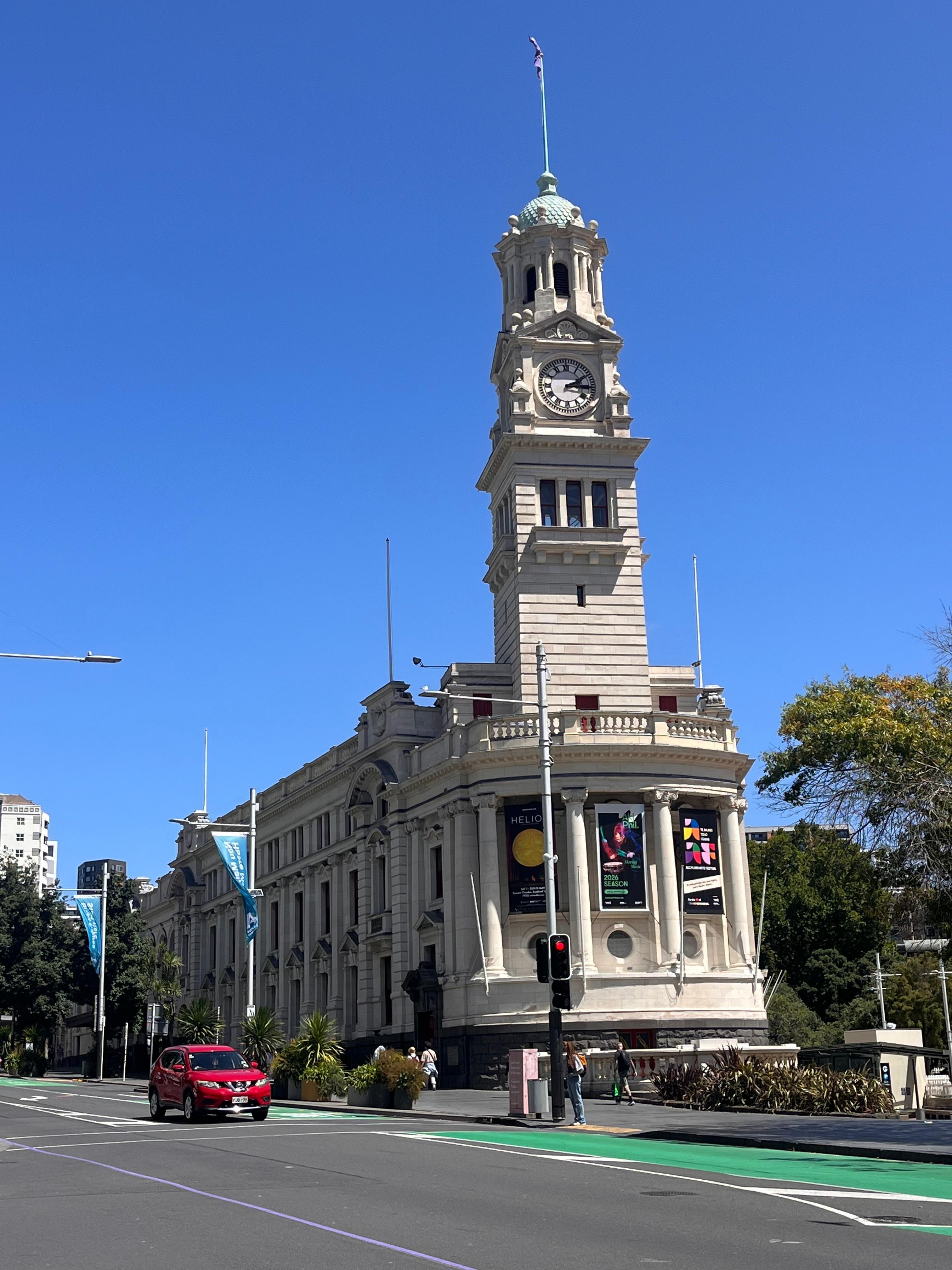 Smukke gamle bygninger tæt på hotellet