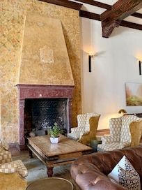 Fireplace and high ceilings in the lobby