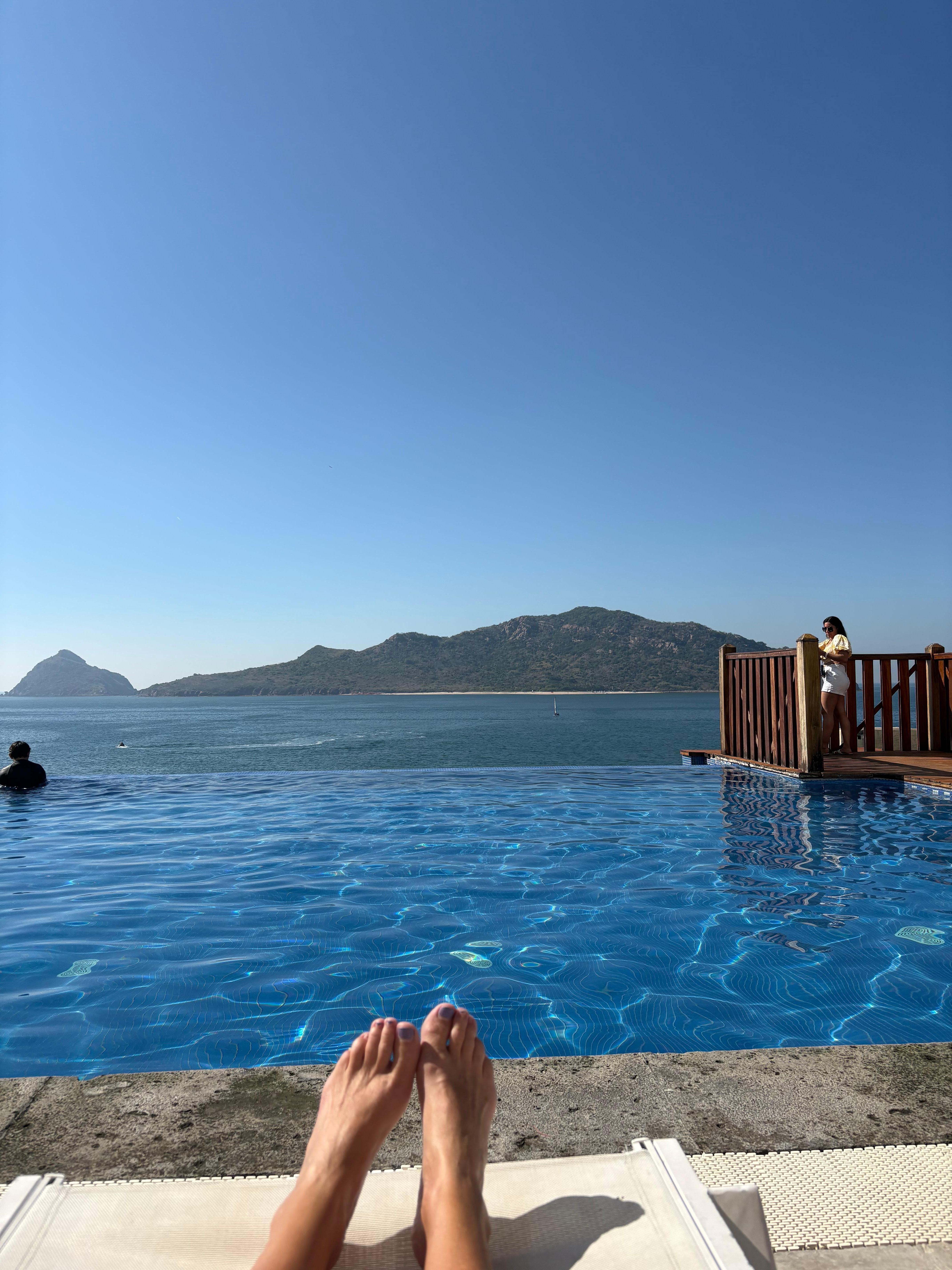 nice morning at the pool