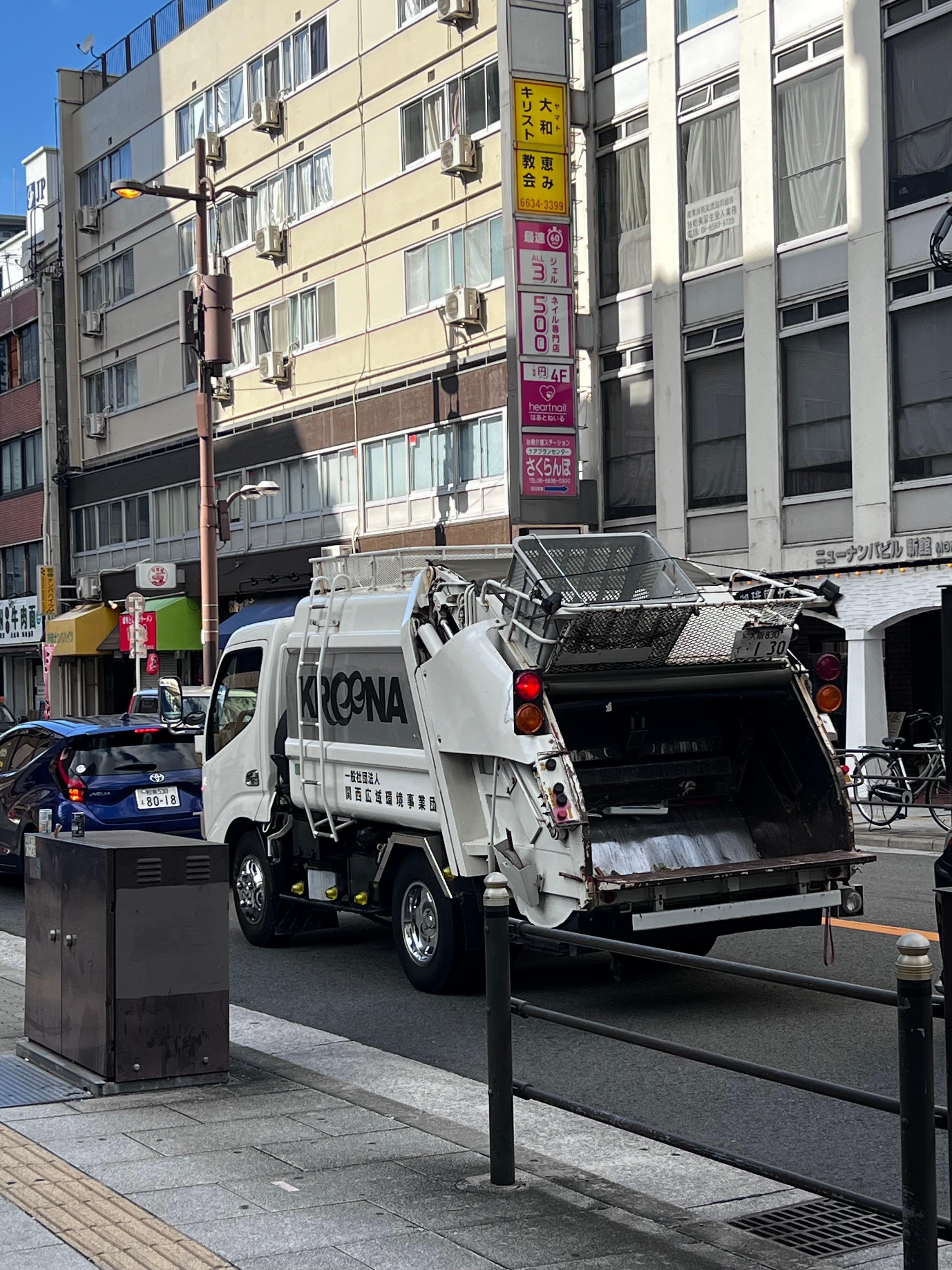Room included: dishes in a drawer, glassware, tv, microwave, hot pot