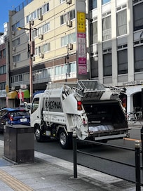 Room included: dishes in a drawer, glassware, tv, microwave, hot pot