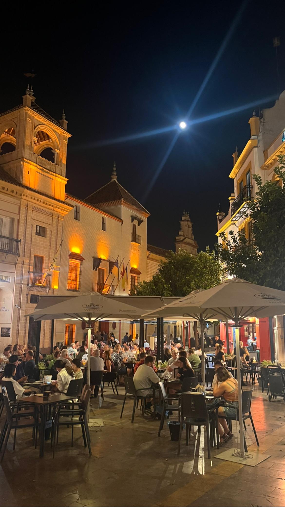 Restaurants opposite the hotel