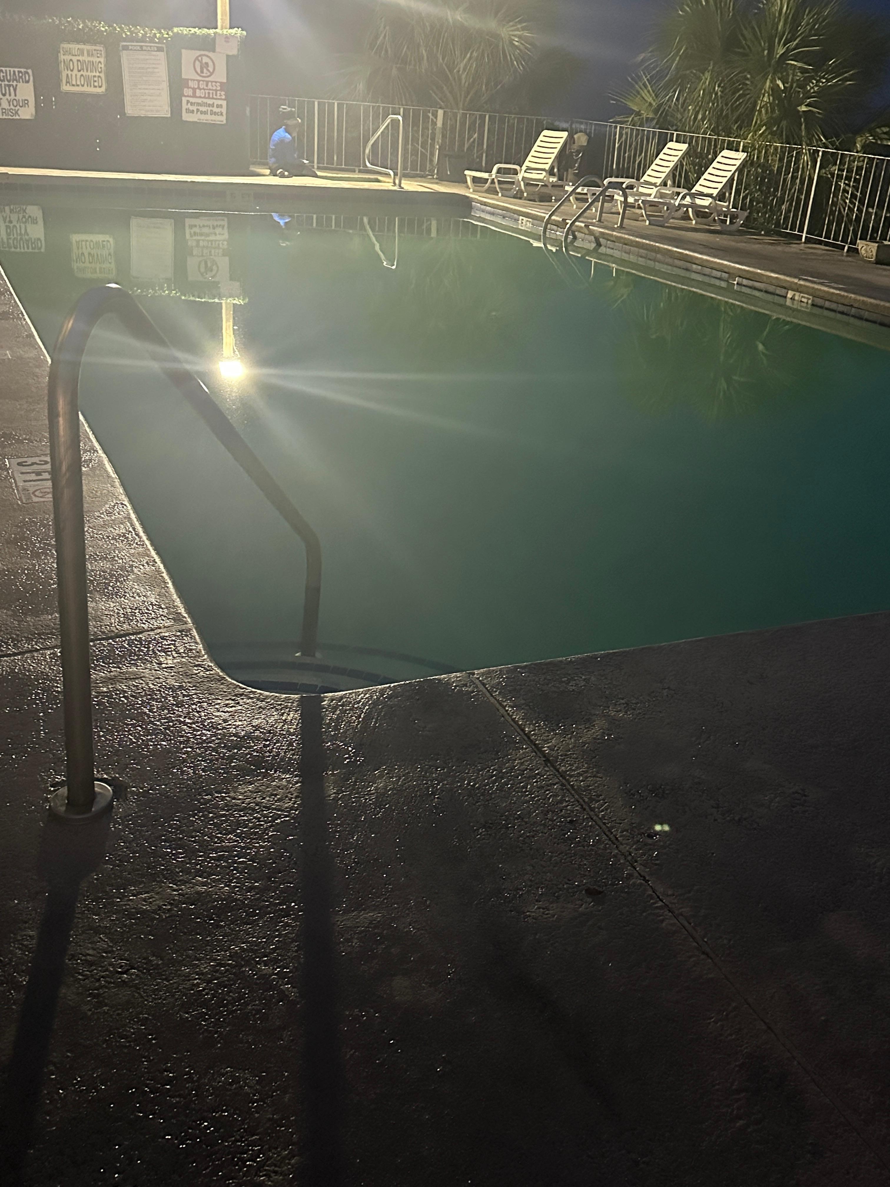 Very green pool, the hotel next to it had clear water and people in it.  This one was gross and no one would get in it.  While looking at it a women yelled from her room.  Do t go in that pool you get sick! 