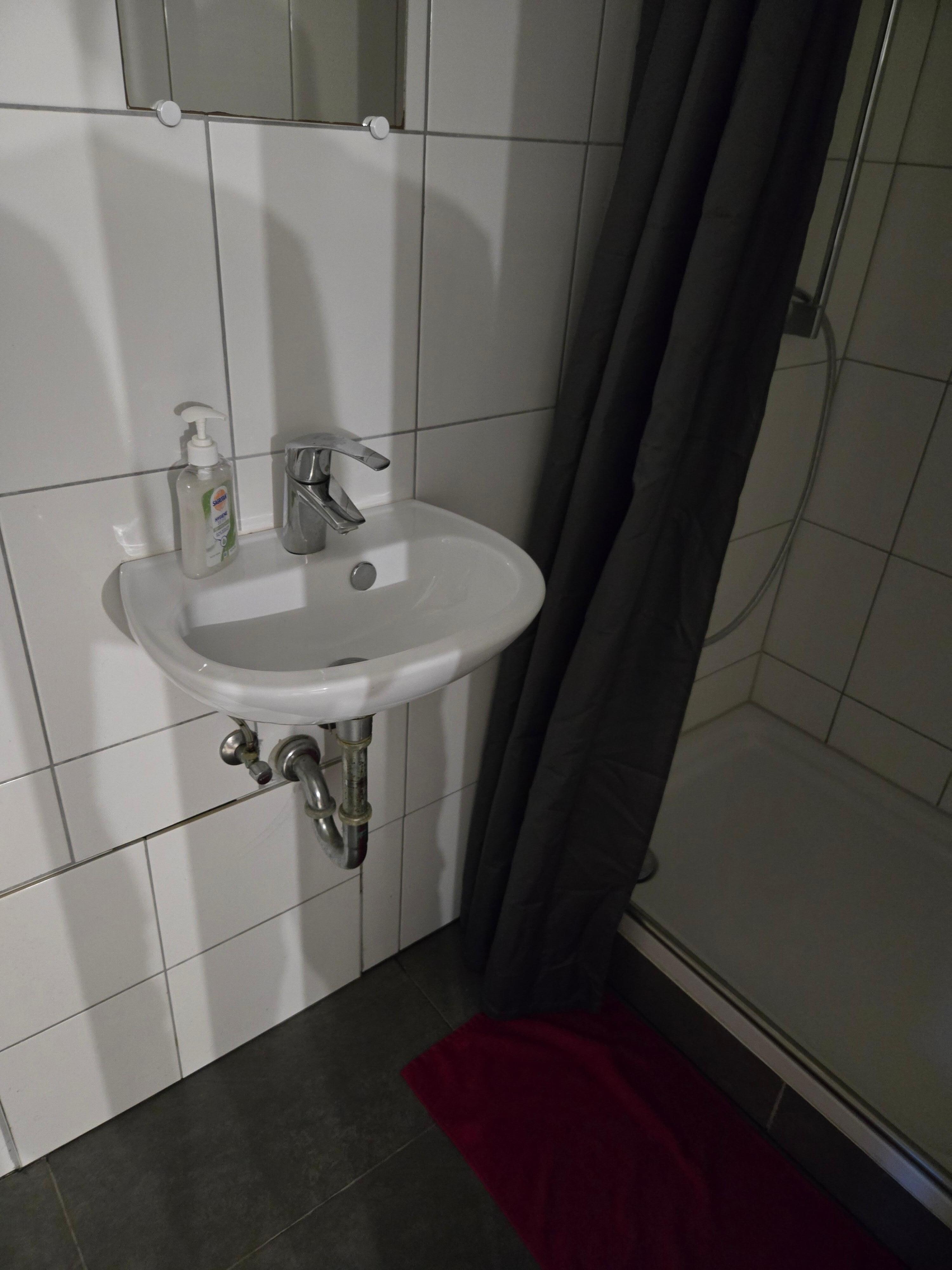 A smaller wash basin doesn't exist, no shelves to place items for a 5-night stay!