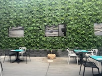 The breakfast outdoor terrace with fountain