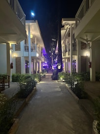 If you live in 1floor everybody will go past you to go to the beach ord the party street.