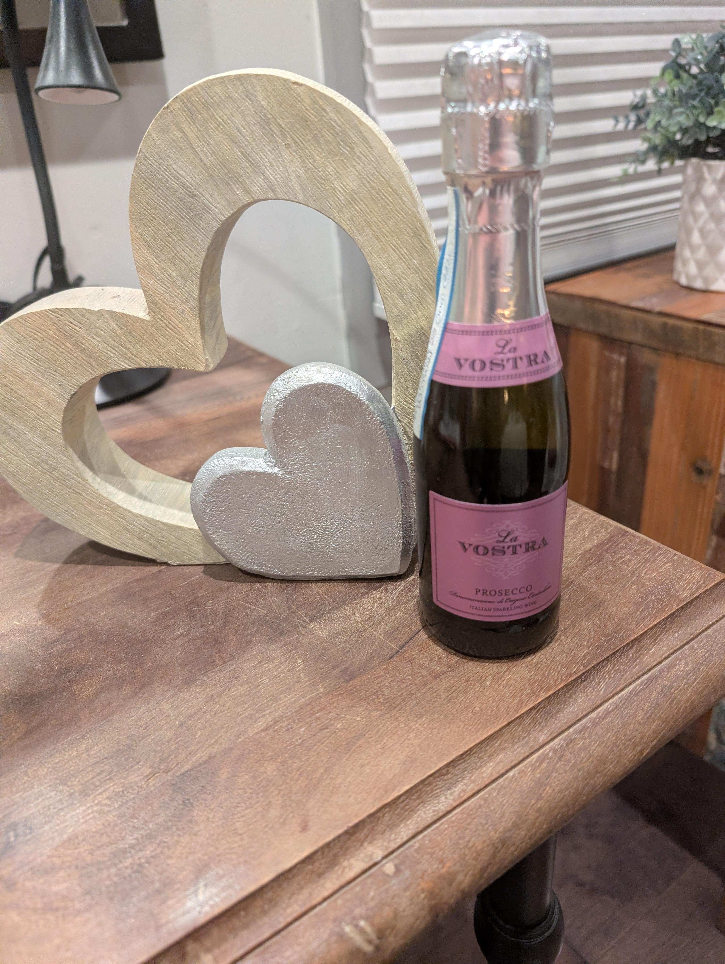 Charming favor of sparkling wine for two 