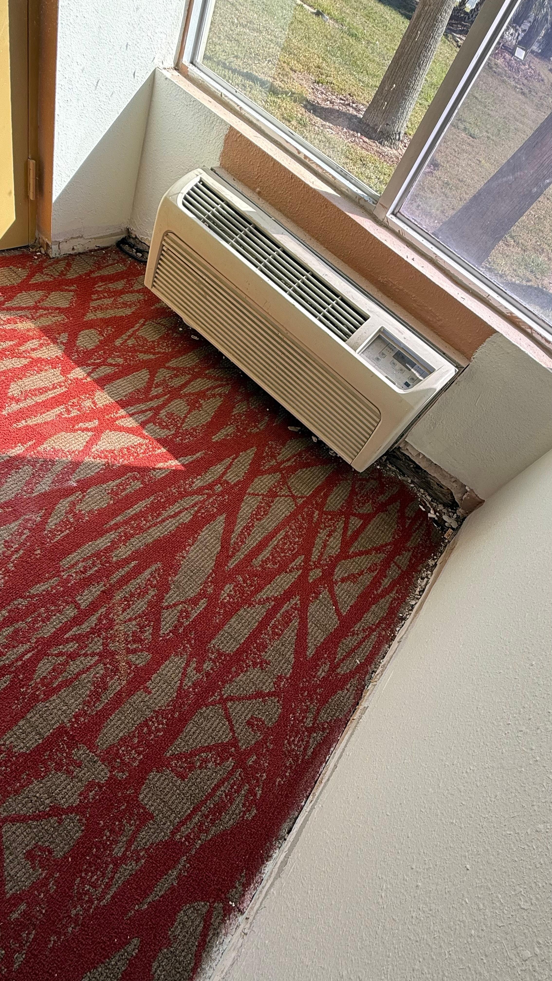 Pasillo al lado de las escaleras