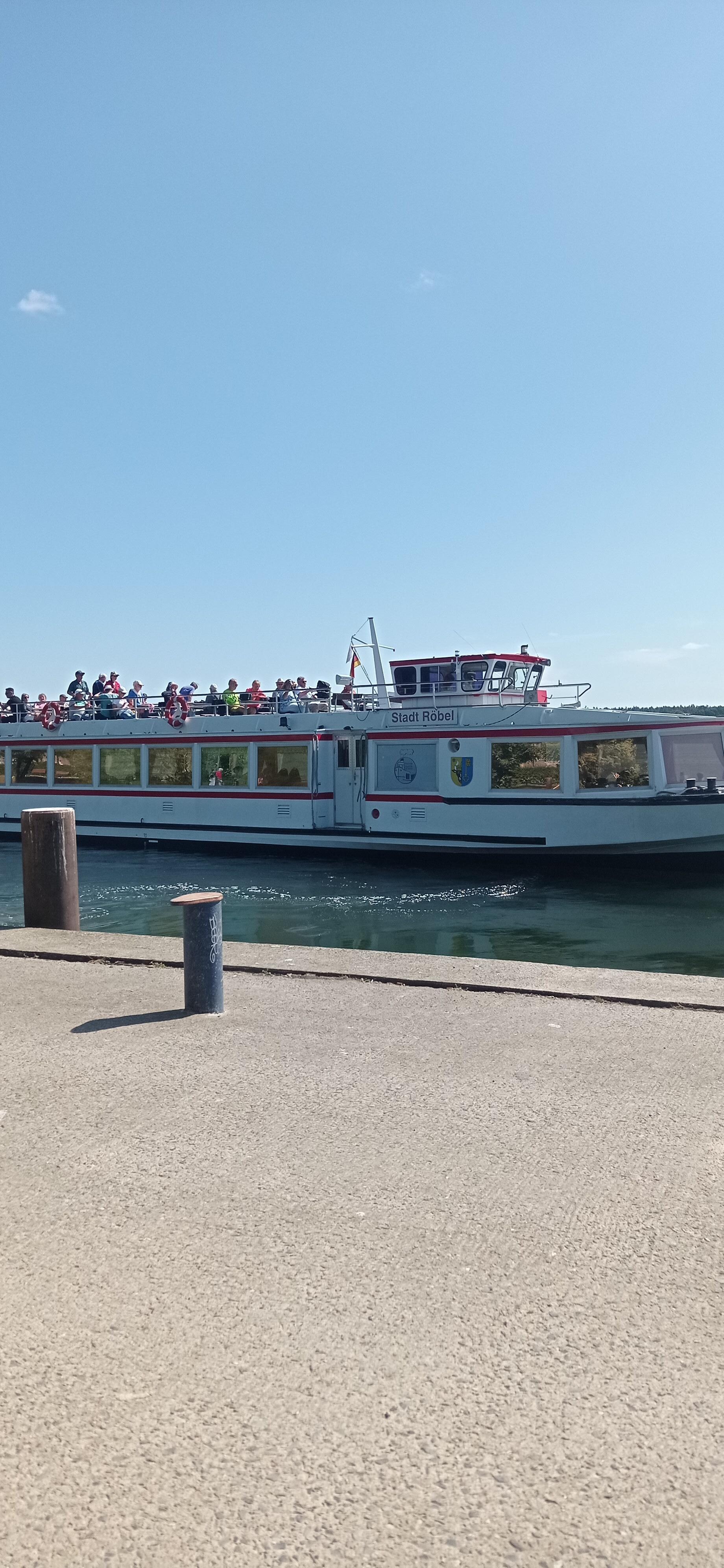 Start der Schiffsrundreise von Röbel über Klink nach Waren und zurück - Tipp etwas Warmes anziehen 