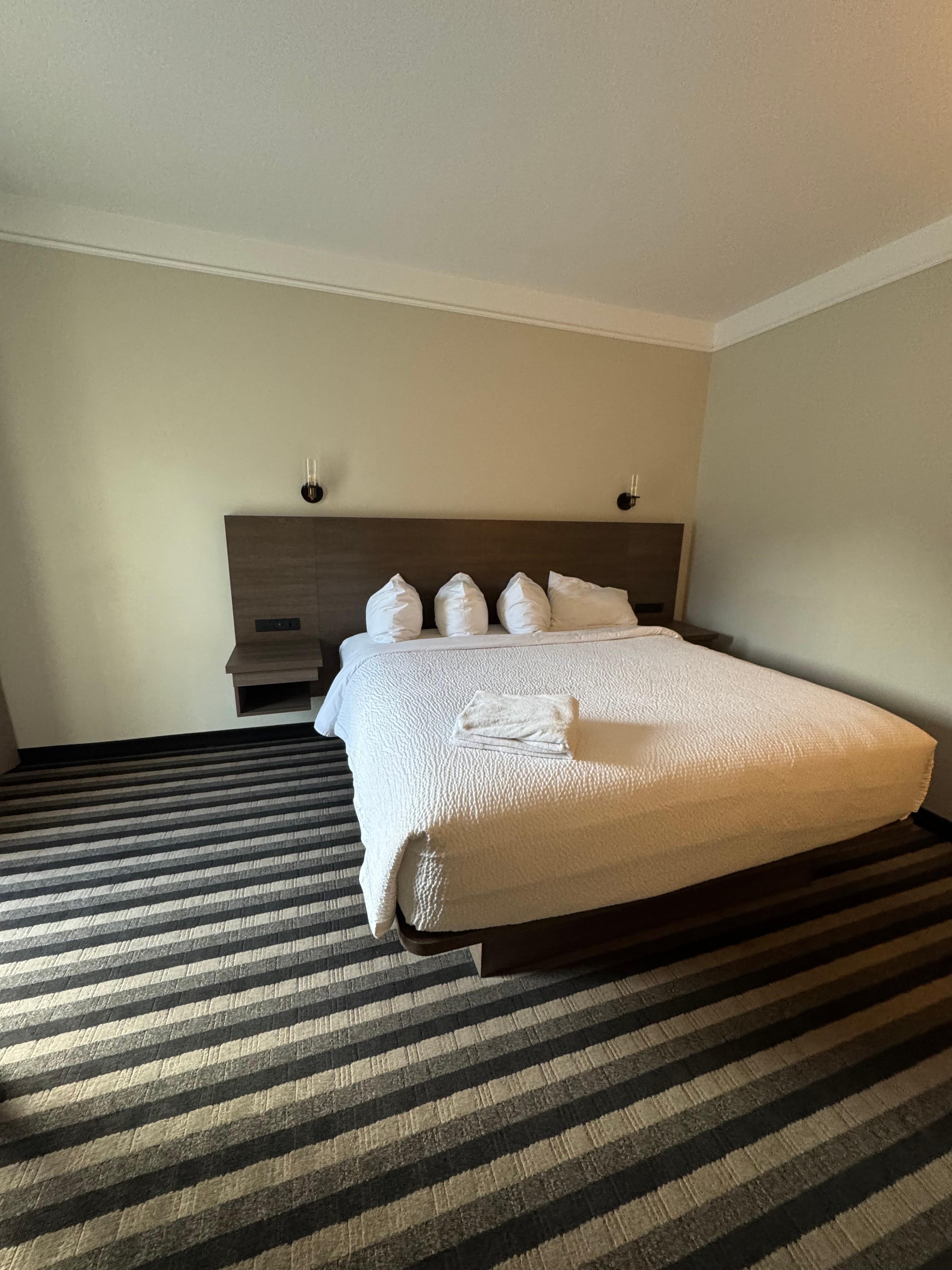 King room - no chair??