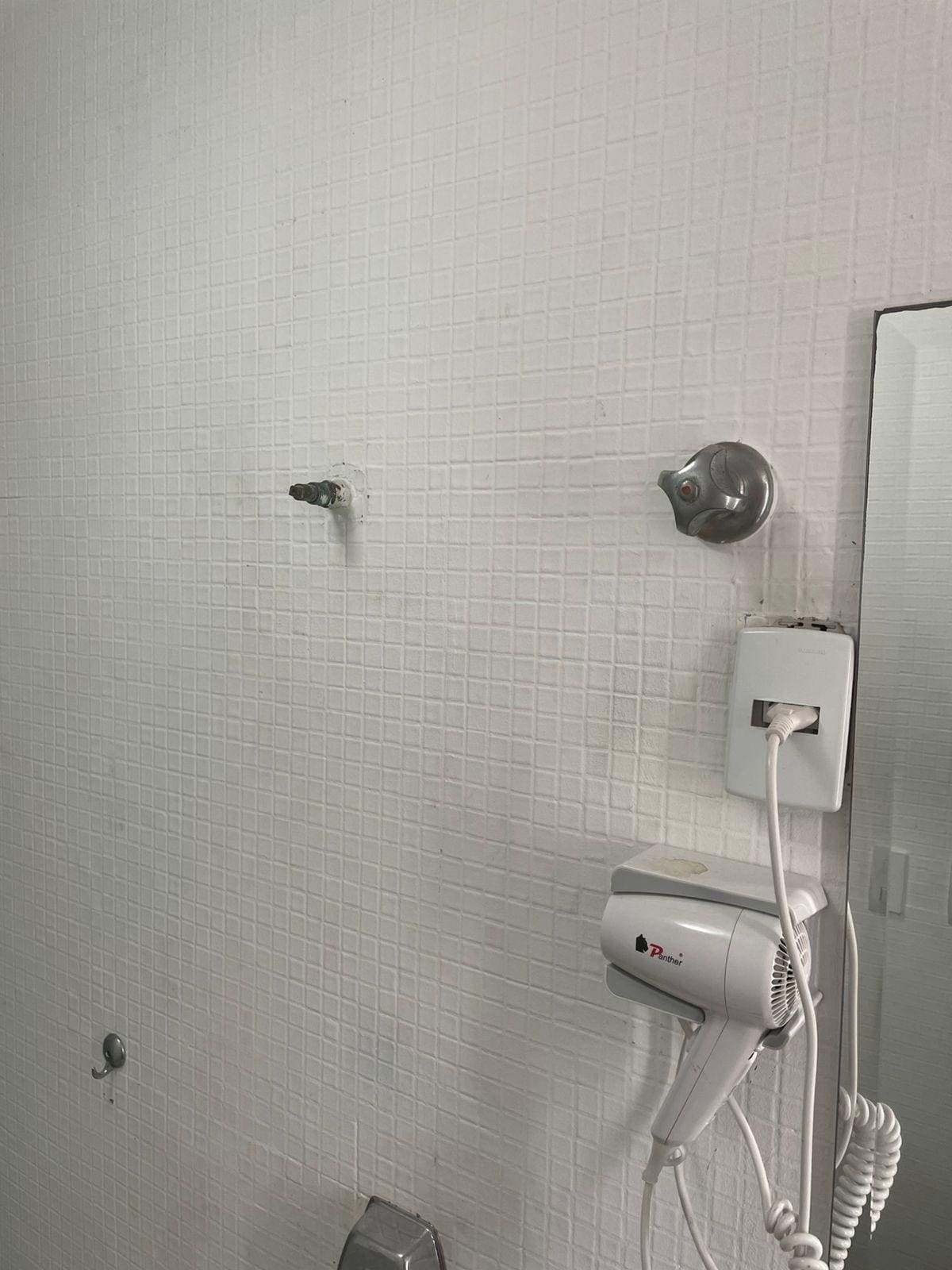 Acabamento que mostra descuido, paredes sujas