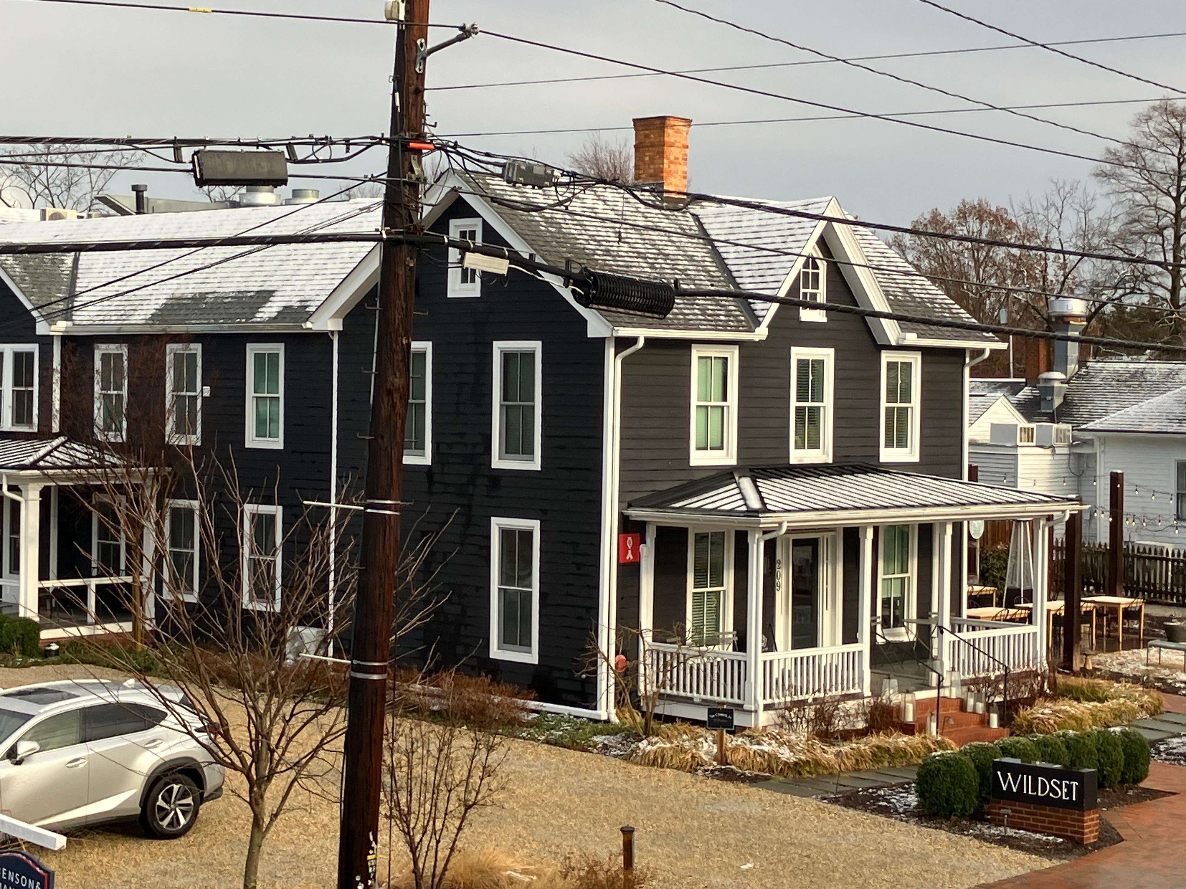 Main property with front desk, beautiful store and the restaurant Ruse