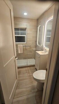 Clean, tight bathroom. No counterspace in here.