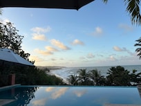 Piscina com fundo infinito