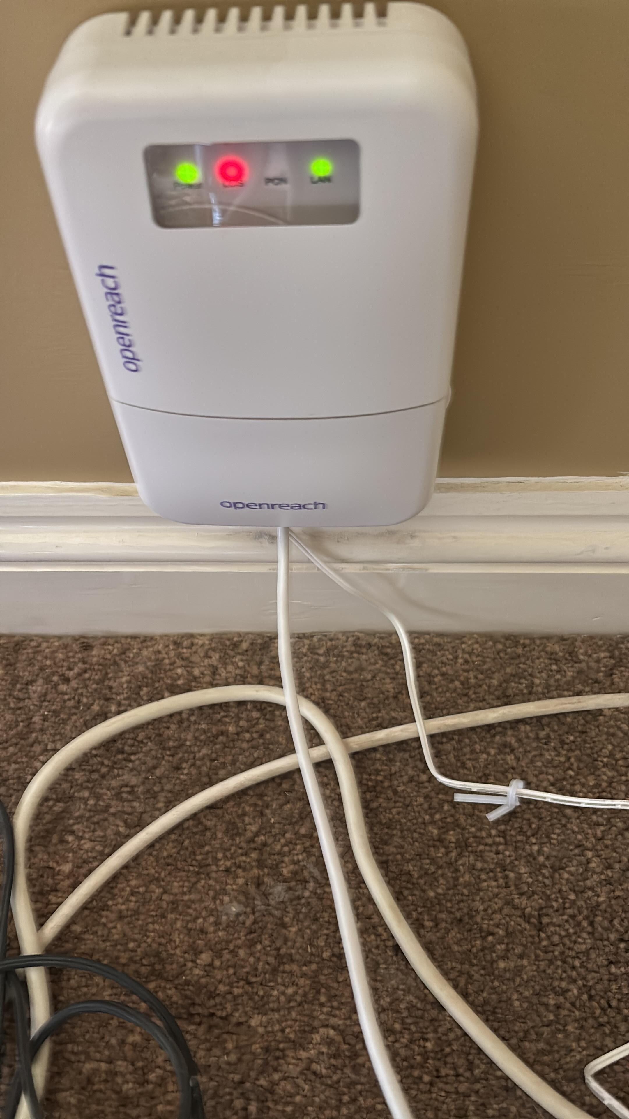 BT OPENREACH box showing red light meaning no internet connection 