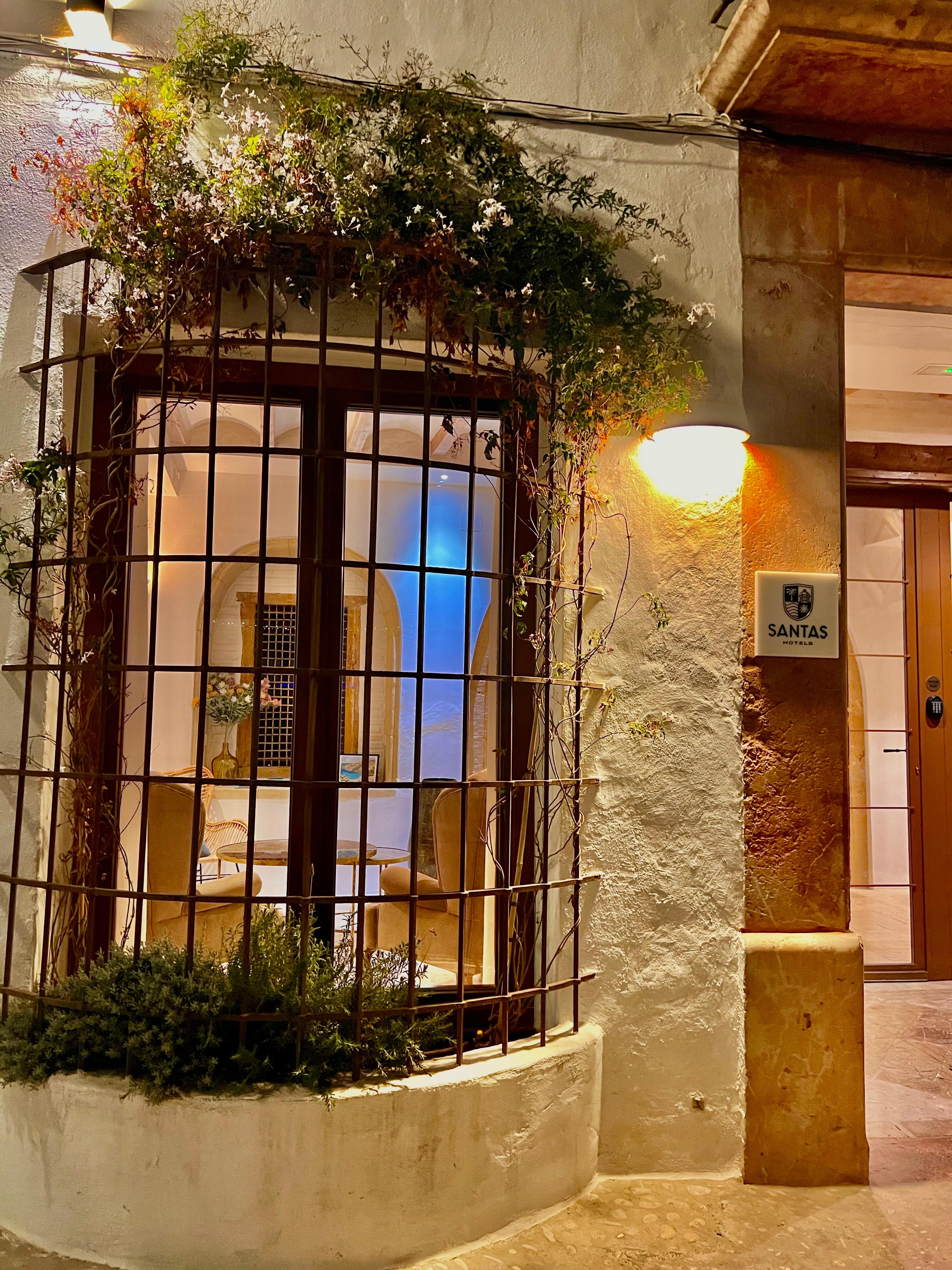 Pormenor de uma das Janelas de Entrada.