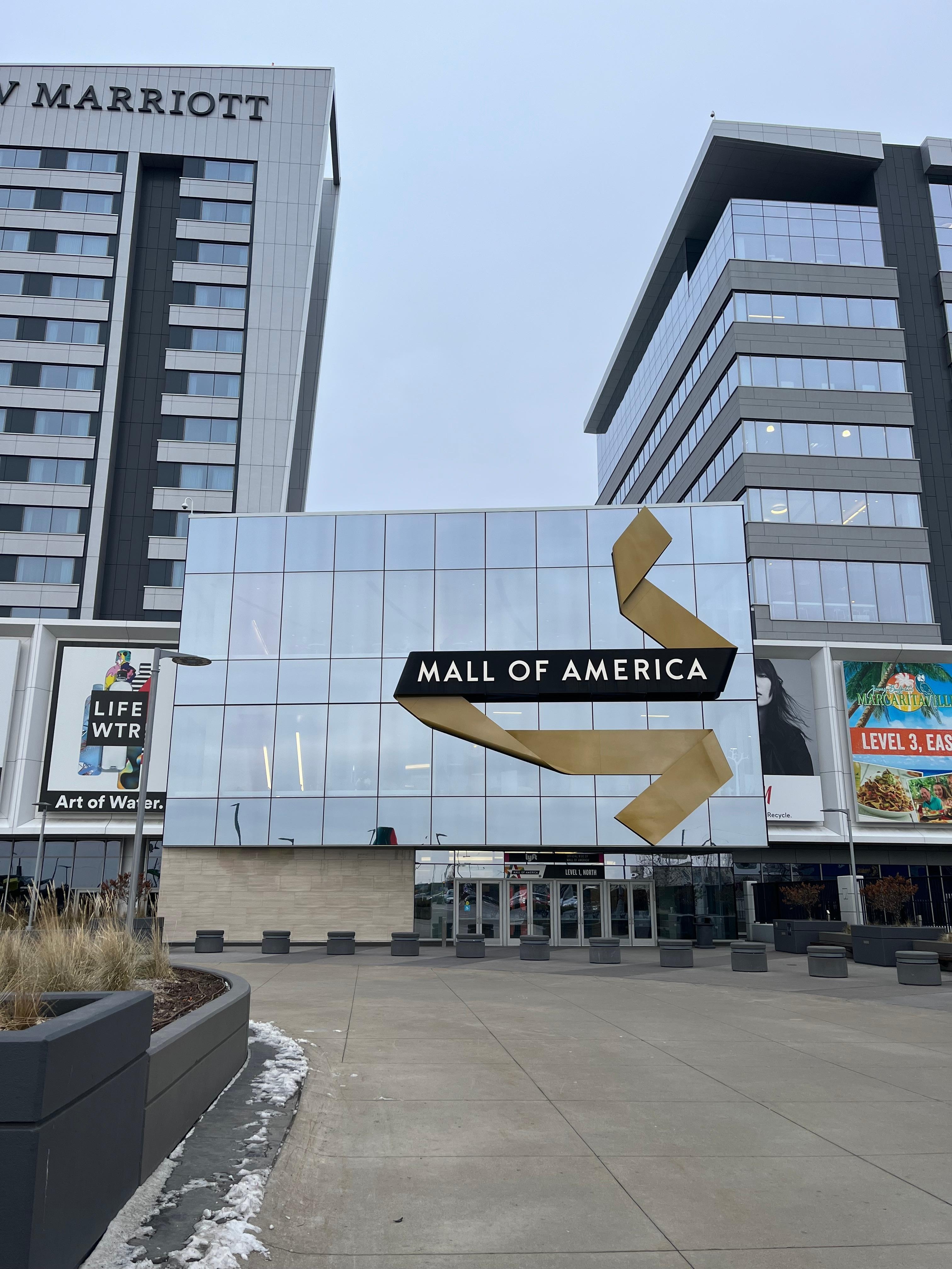 Rett i nærheten av Mall of America, med transport til og fra både flyplass og kjøpesenter. 