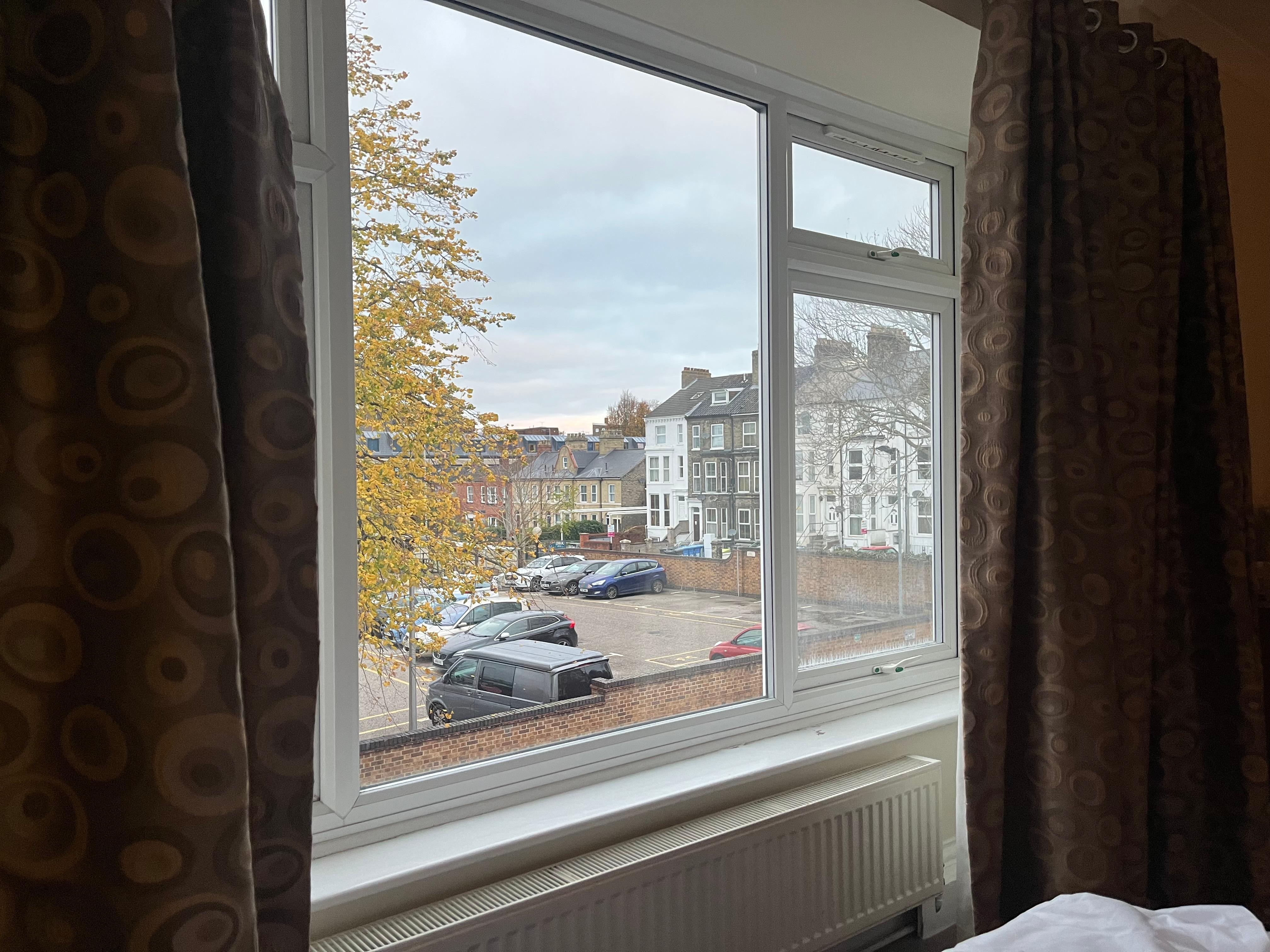 Feiner Blick auf die Straße (und das Auto)