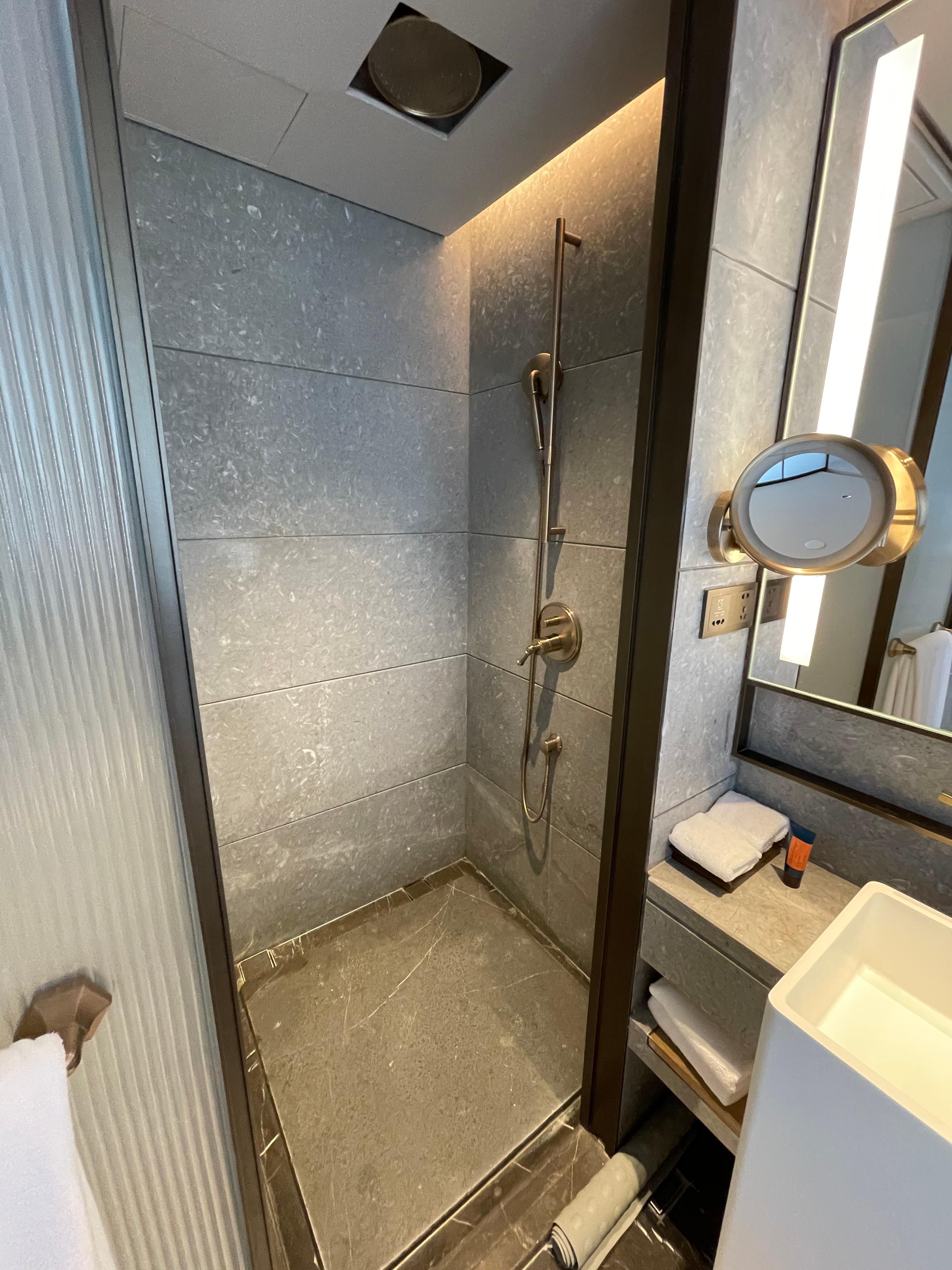 洗手間是乾濕分離！有沐浴間！