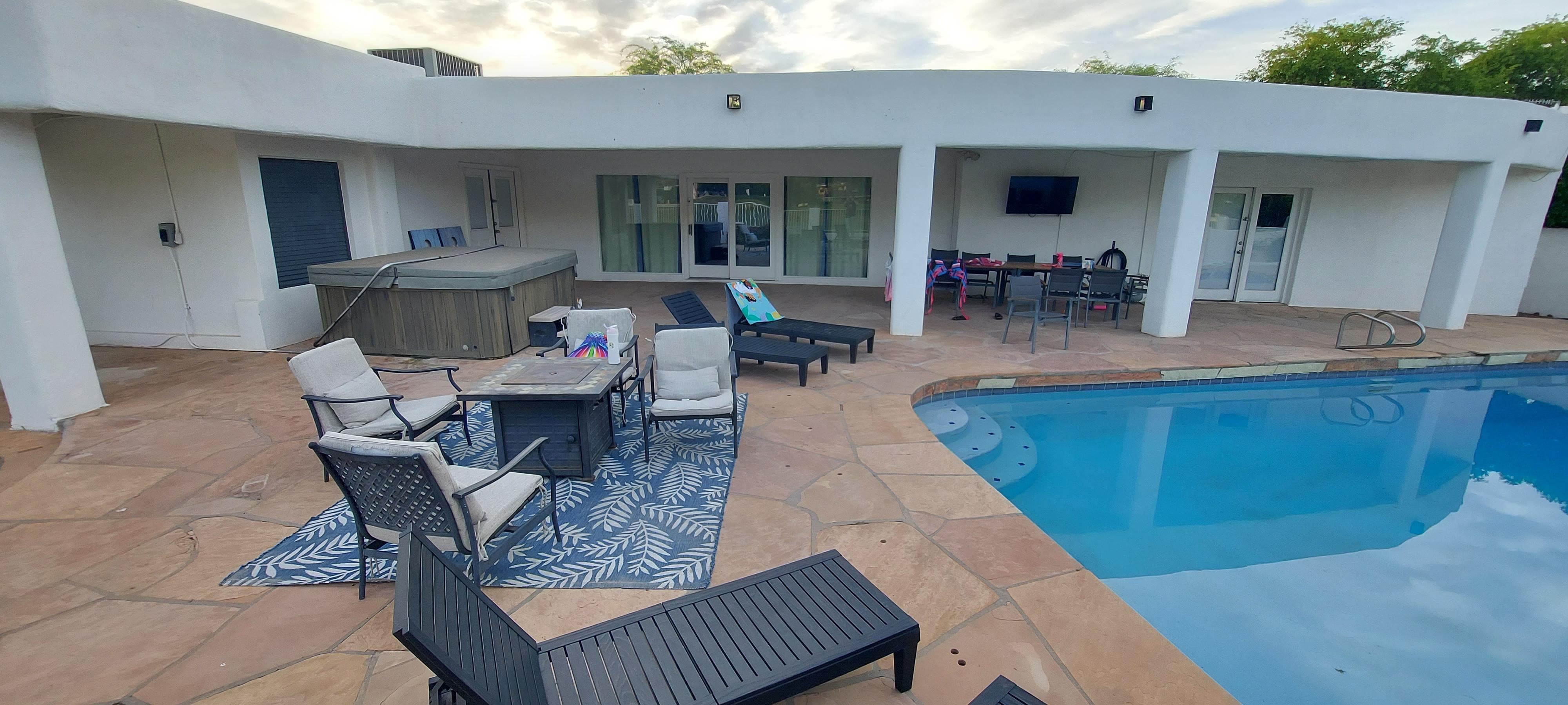 Hot tub / reclining chairs 