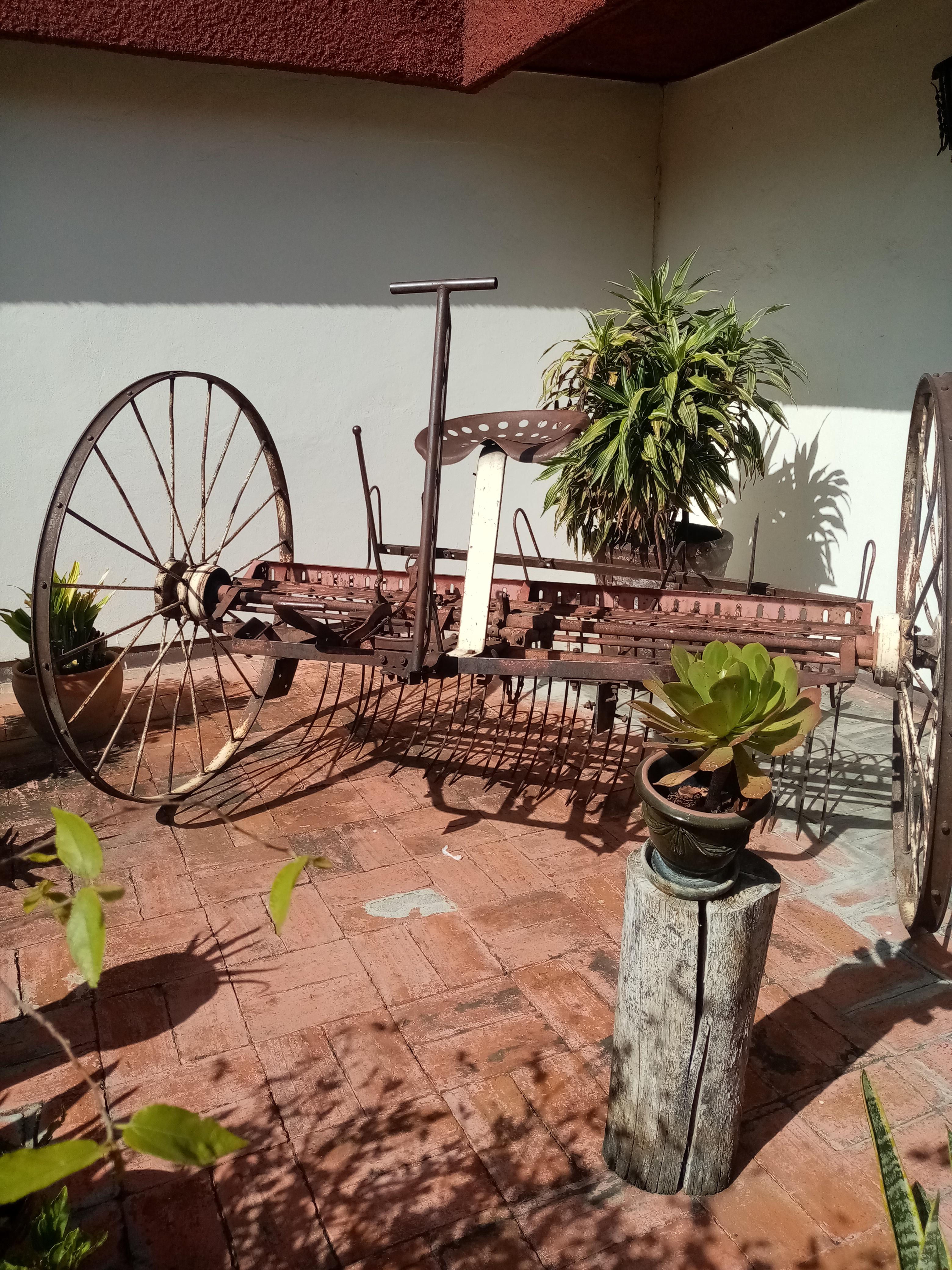 Herramientas de trabajo en el campo de antaño. 