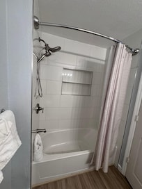 Clean & contemporary bathrooms