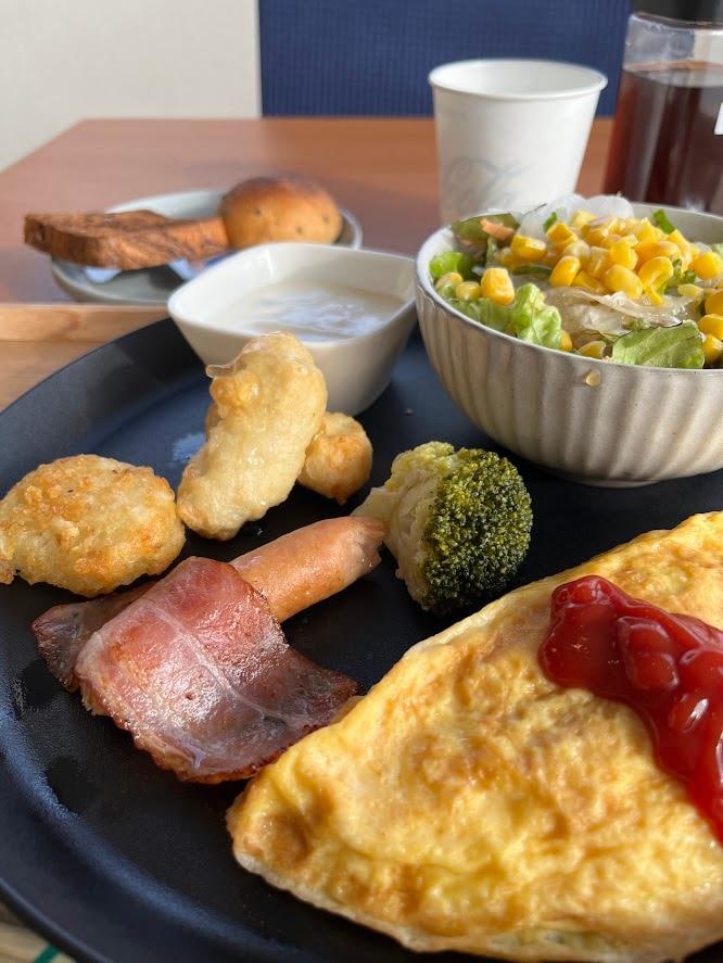 朝食は談話室で。顔を見てから作って下さいます