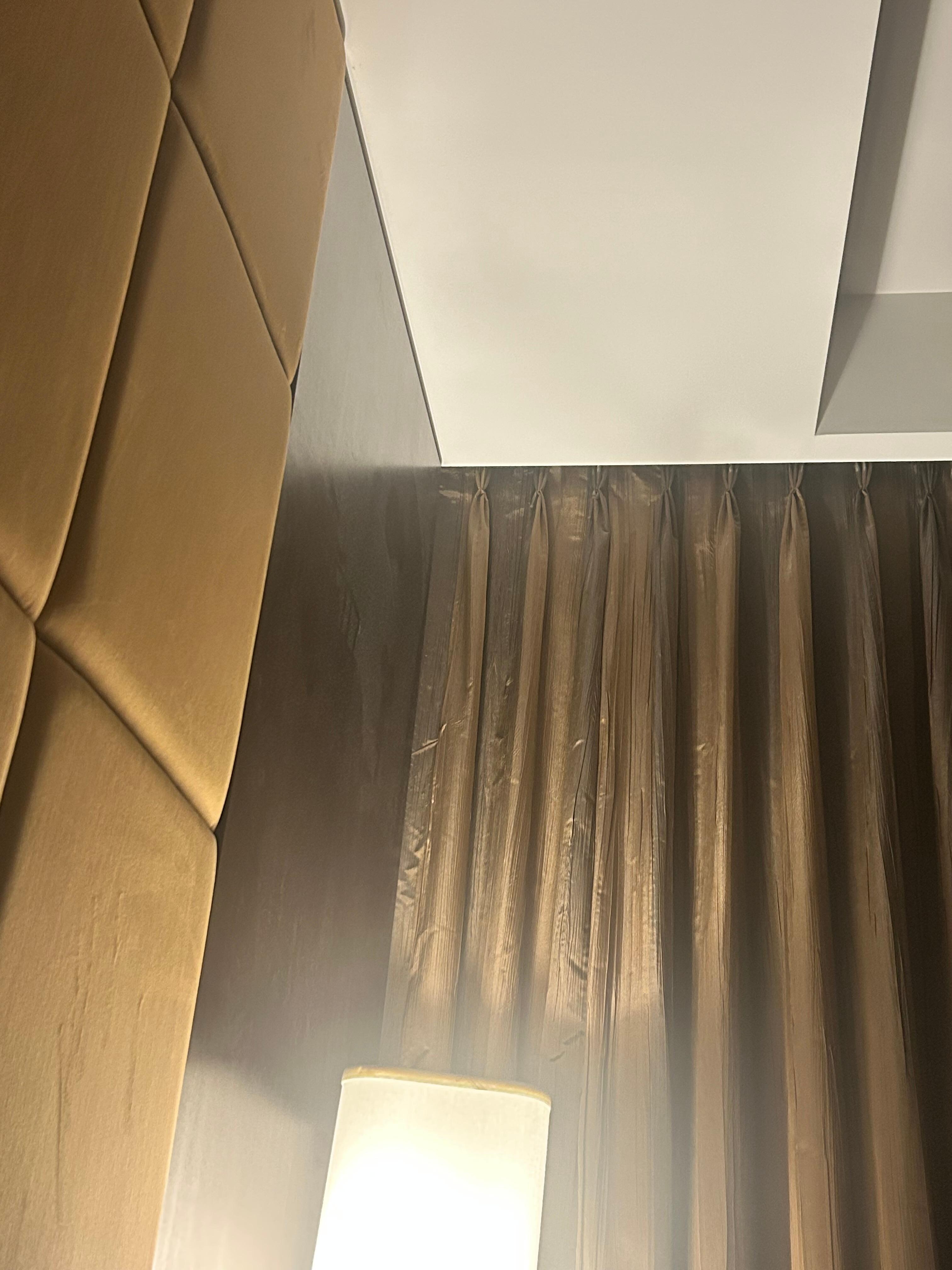 Dust on the walls 