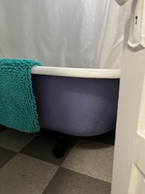 Height of sides of tub to access shower