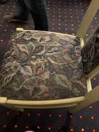 Gerissener Stuhlbezug