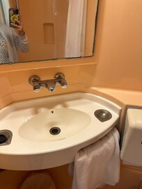 Depressingly tiny ‘bathroom’