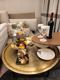 Complementary room snacks