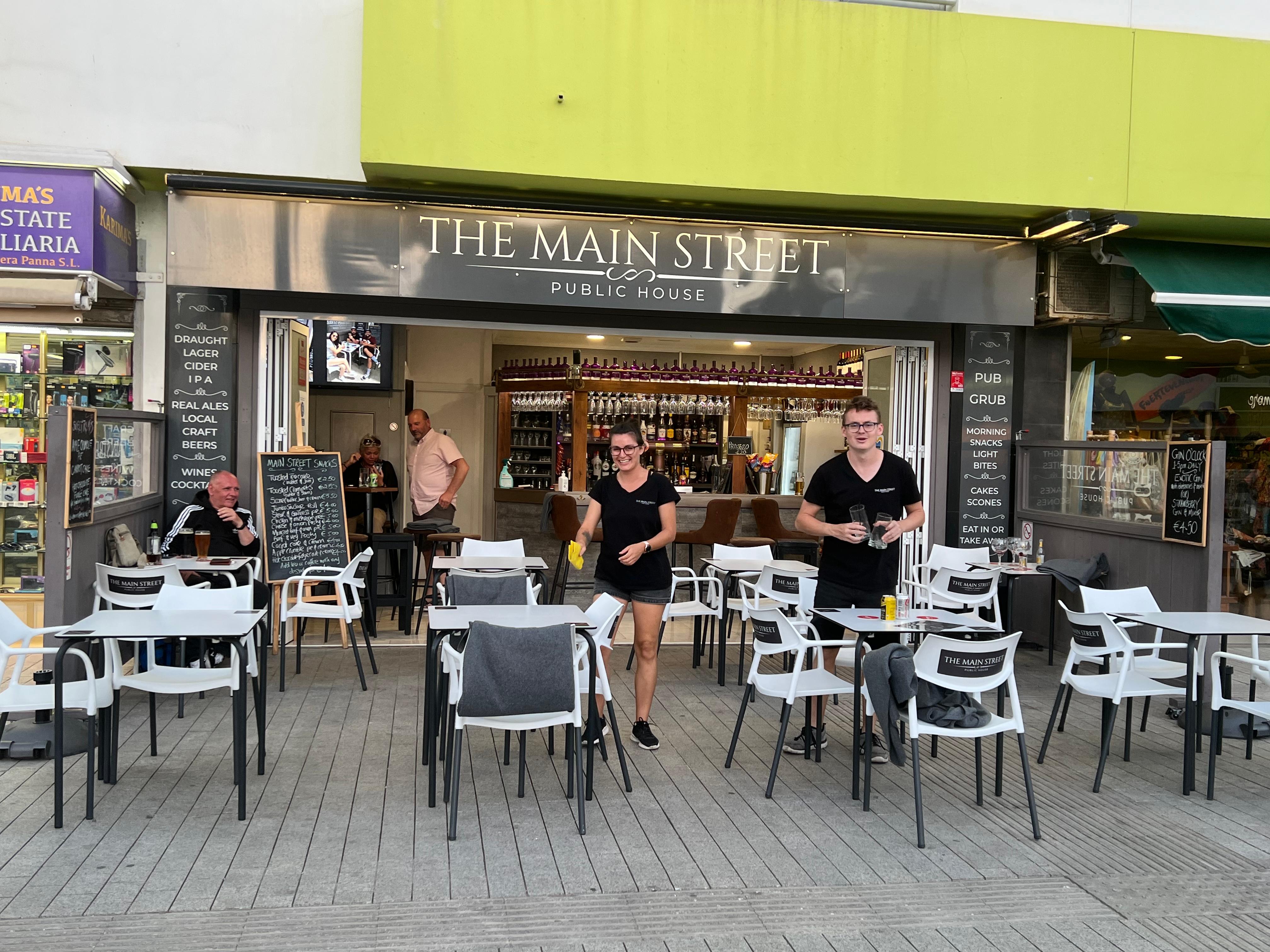 MAIN STREET bar under hotel