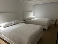 Quarto com 2 camas de casal